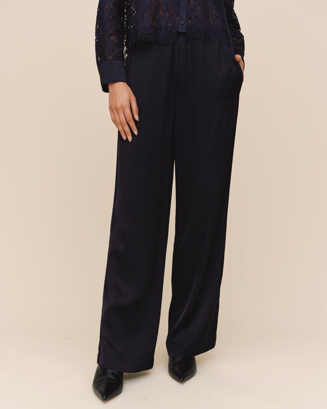 Sleek Wide Leg Pant