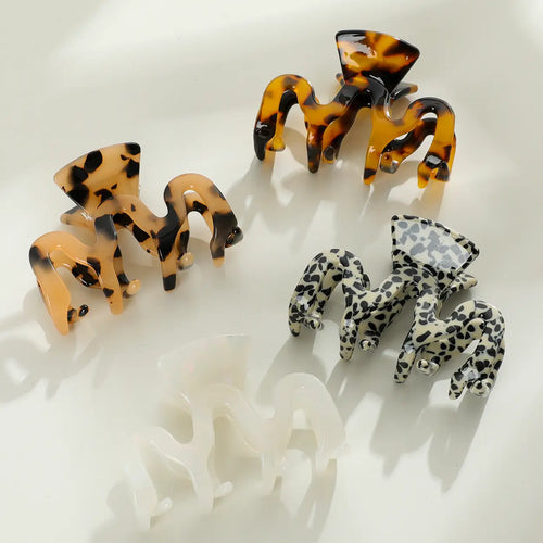 Esme Wavy Claw Clip