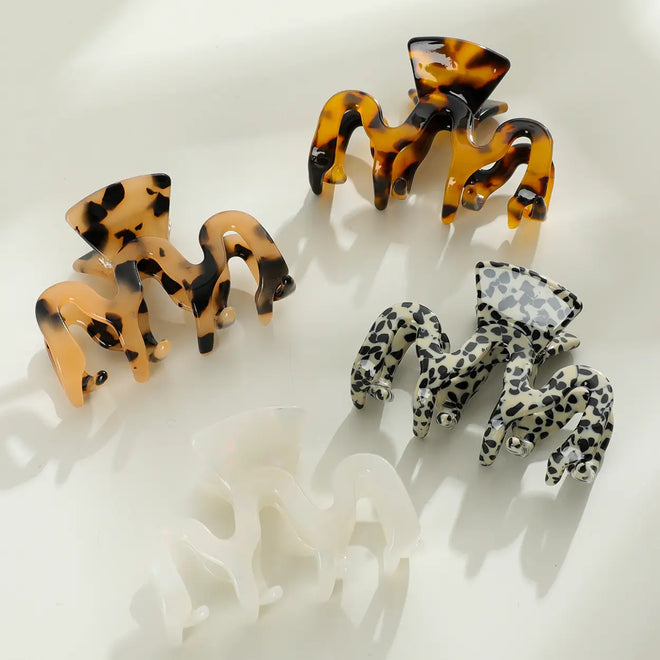 Esme Wavy Claw Clip