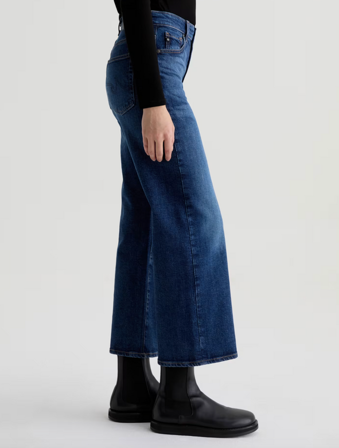 Saige Wide Veiled